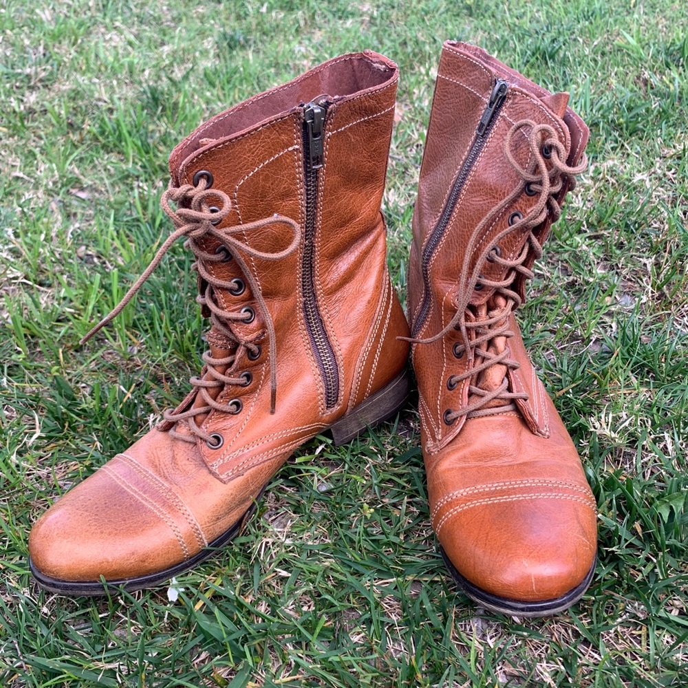 Troopa combat boots (LIKE NEW)